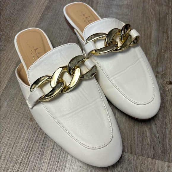 Nicole Miller White Mules with Gold Chain Top Detail - Picture 3 of 6